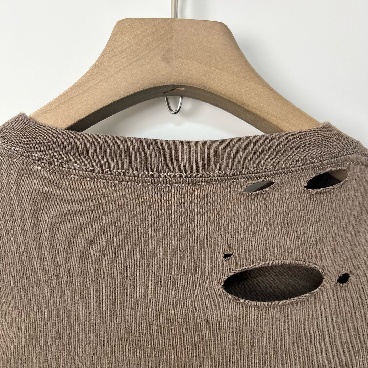Balenciaga Balenciaga Large Hole Logo Print Crewneck T-shirt Size XS / US 0-2 / IT 36-38 - 5 Thumbnail