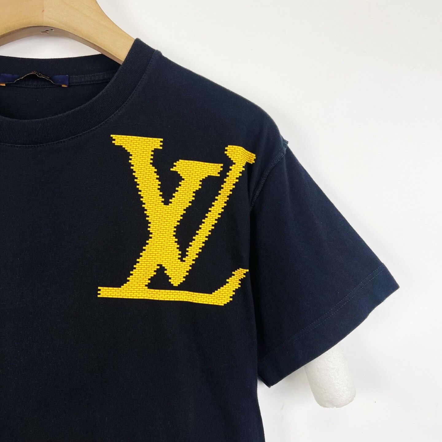 Louis Vuitton LV Black Yellow Logo Short Sleeve Size US XS / EU 42 / 0 - 5 Thumbnail