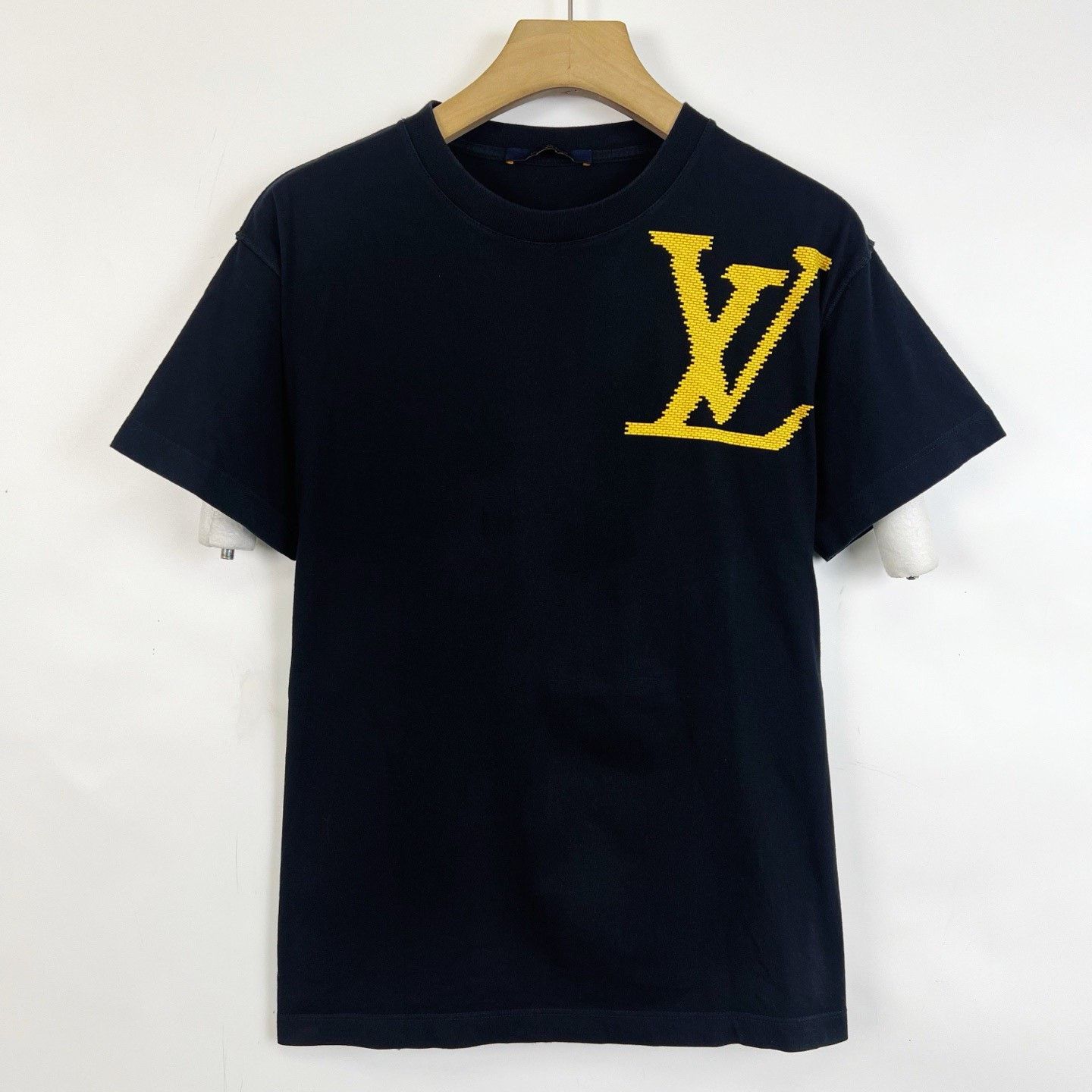 Louis Vuitton LV Black Yellow Logo Short Sleeve Size US XS / EU 42 / 0 - 2 Thumbnail