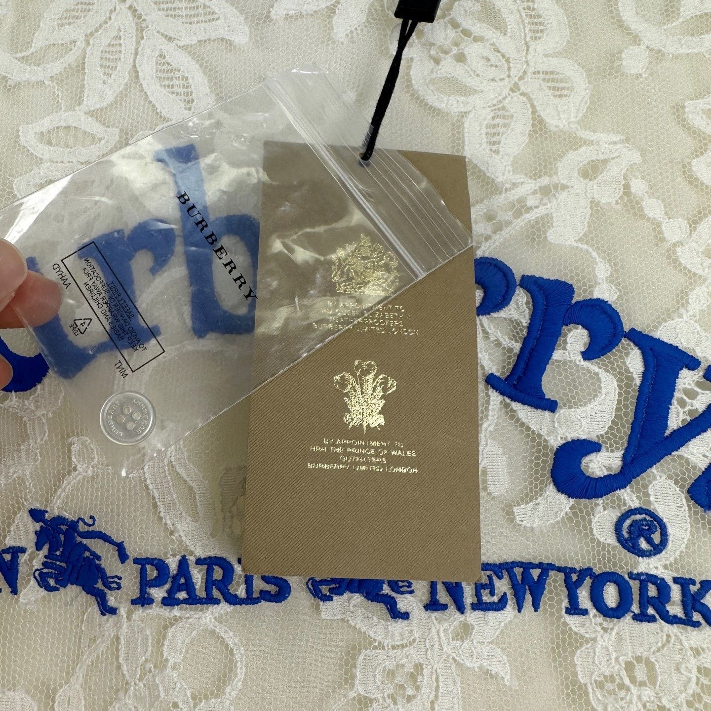Burberry Burberry Lace Silk Logo Two-Piece Dress Size XS / US 0-2 / IT 36-38 - 6 Thumbnail