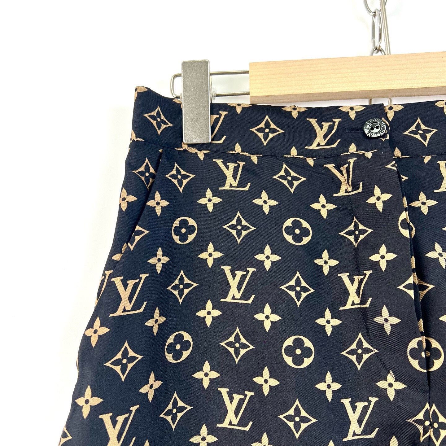 Louis Vuitton LV Classic Monogram Silk Shorts Size 36" / US 14 / IT 50 - 4 Thumbnail