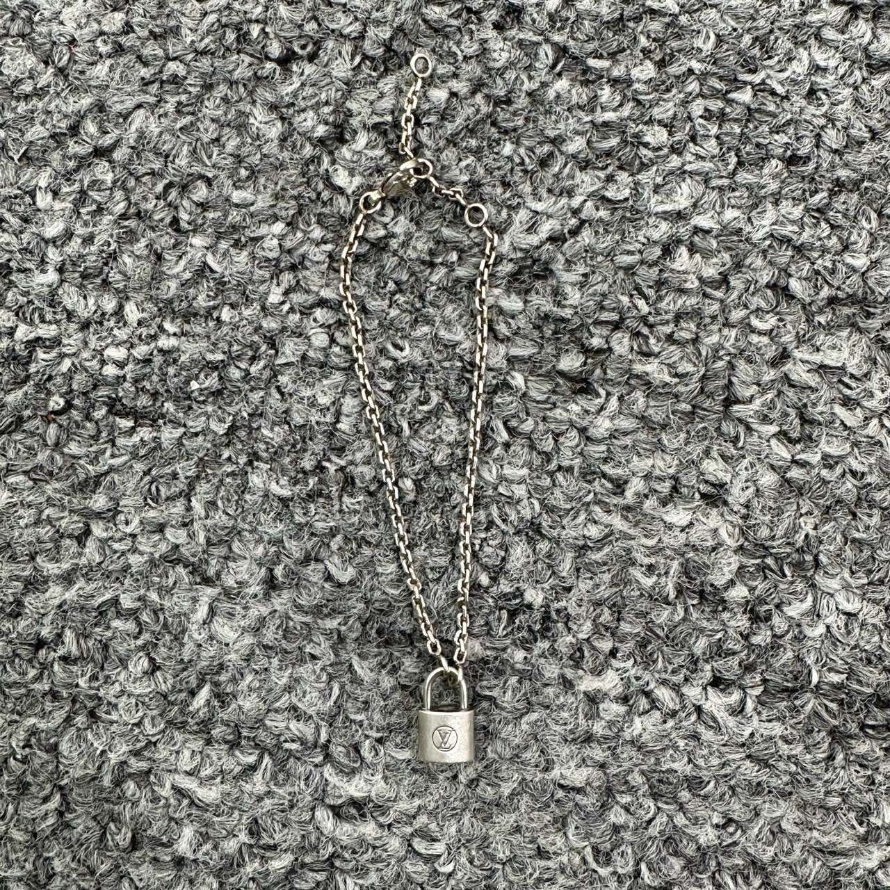 Louis Vuitton Louis Vuitton 925 Silver Lock Bracelet Size ONE SIZE - 7 Thumbnail
