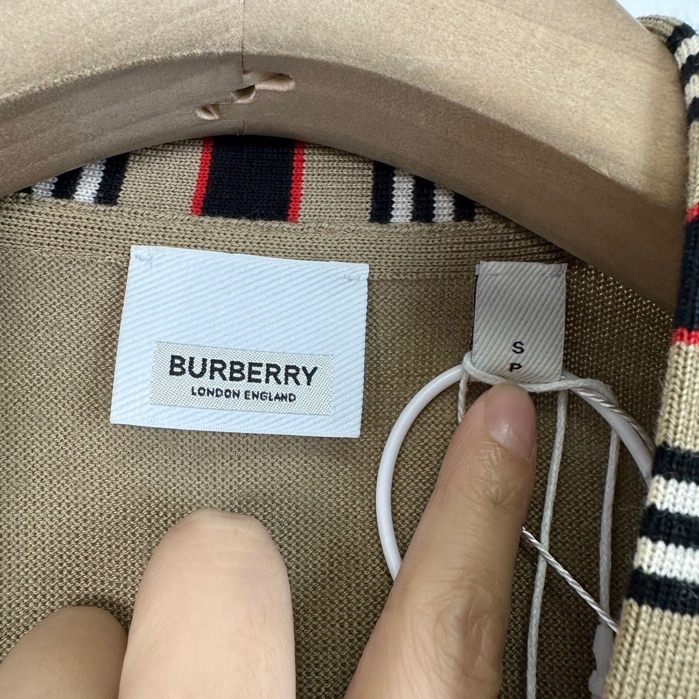 Burberry Burberry V-Neck Striped Knit Cardigan Size S / US 4 / IT 40 - 4 Thumbnail