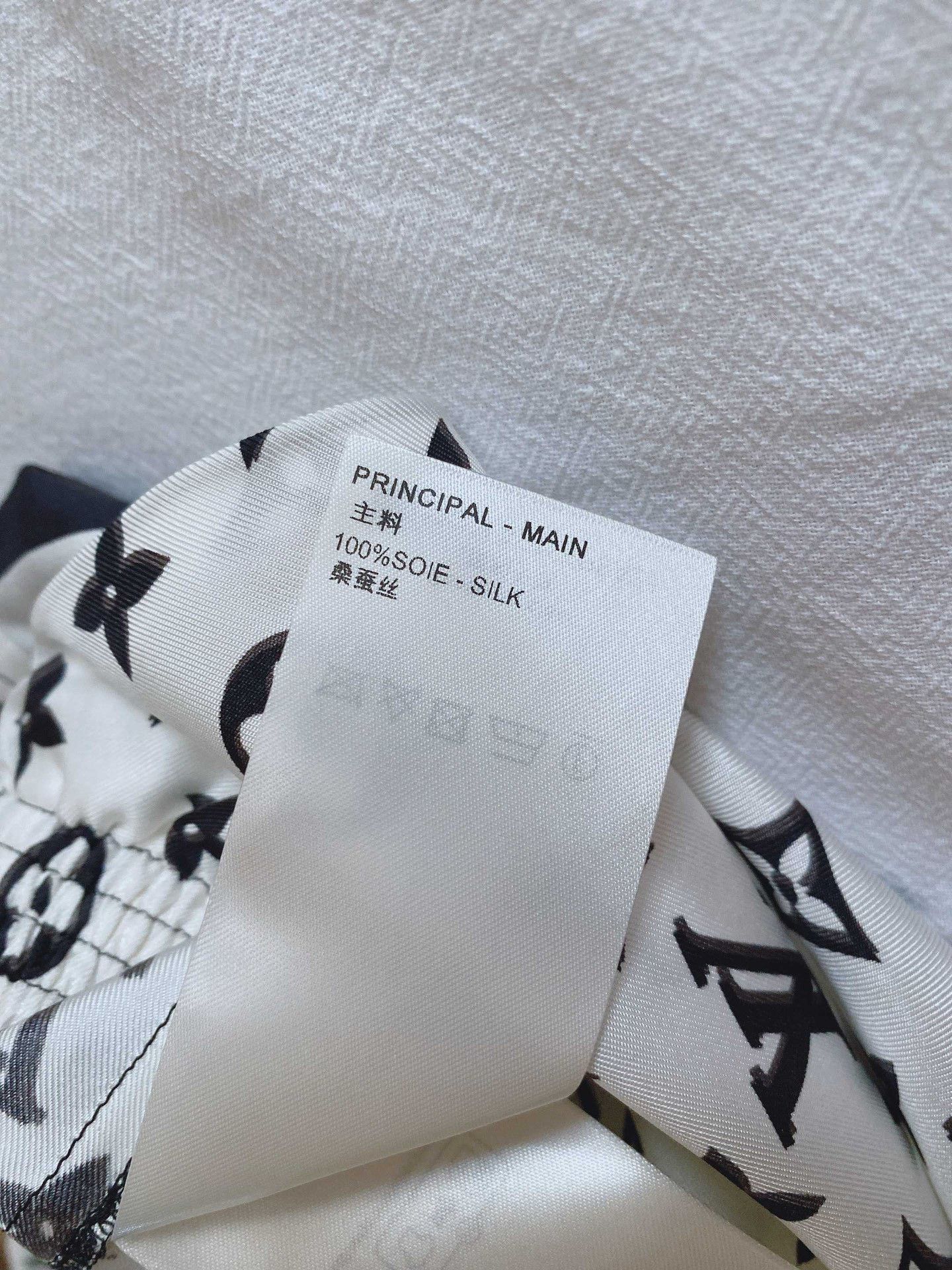 Louis Vuitton LV Monogram Silk Logo Shorts Size US 36 / EU 52 - 4 Thumbnail