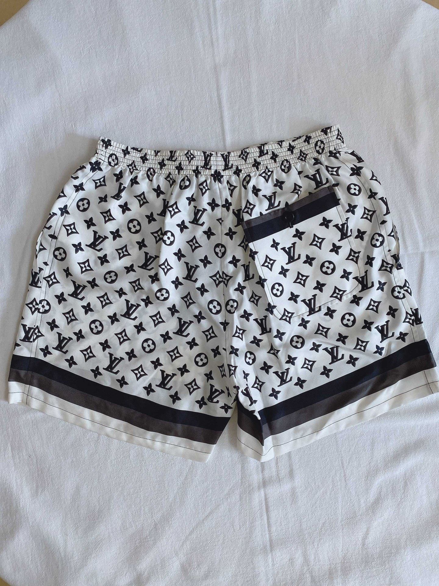 Louis Vuitton LV Monogram Silk Logo Shorts Size US 36 / EU 52 - 2 Thumbnail