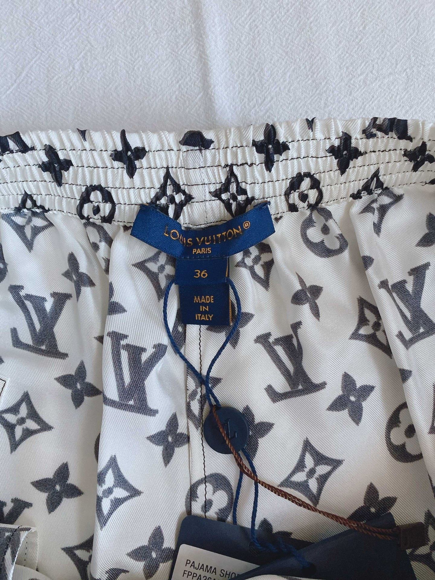Louis Vuitton LV Monogram Silk Logo Shorts Size US 36 / EU 52 - 3 Thumbnail