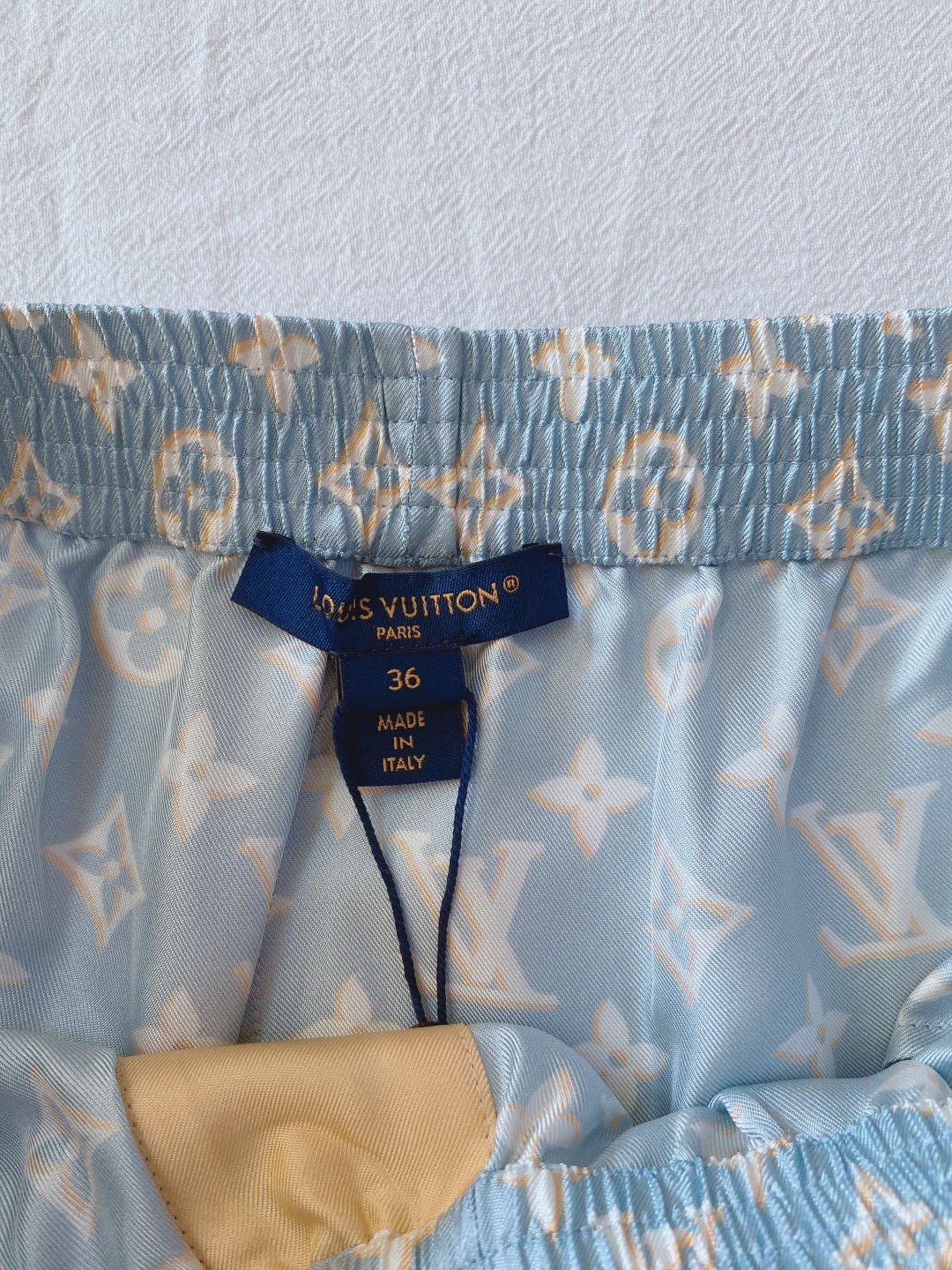 Louis Vuitton LV Monogram Women's Shorts Size 36" / US 14 / IT 50 - 3 Thumbnail