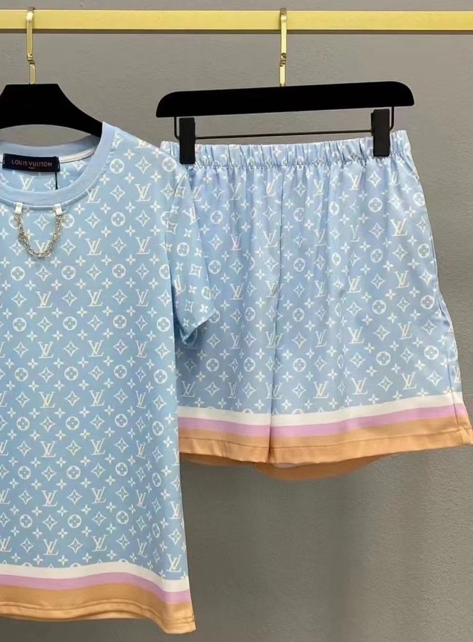 Louis Vuitton LV Monogram Women's Shorts Size 36" / US 14 / IT 50 - 6 Thumbnail