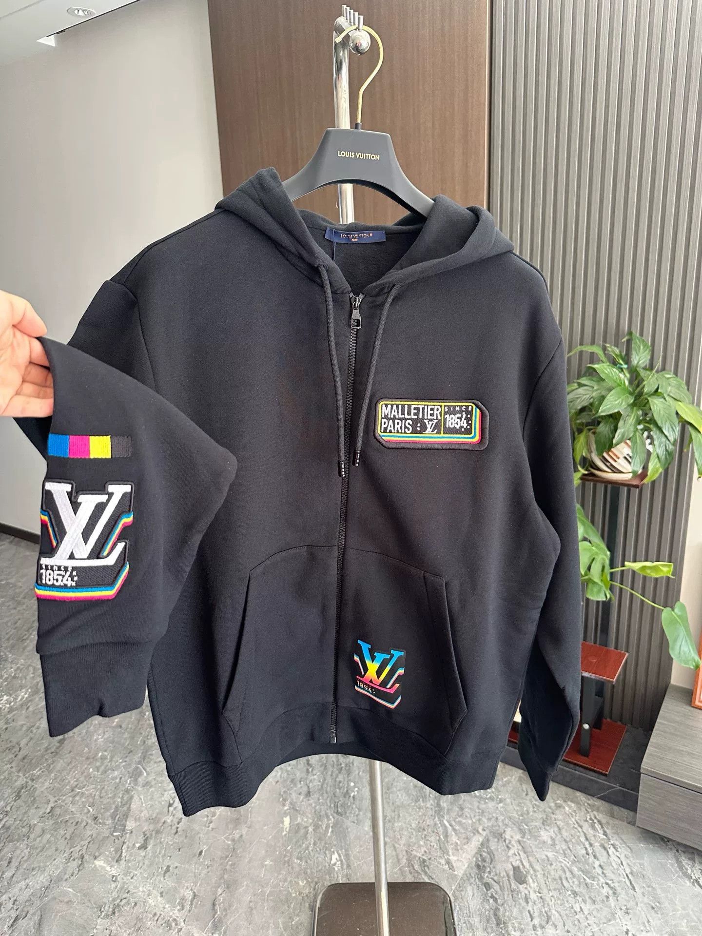 Louis Vuitton LV Painted Graffiti Black Hooded Zip Sweatshirt Size US L / EU 52-54 / 3 - 3 Thumbnail