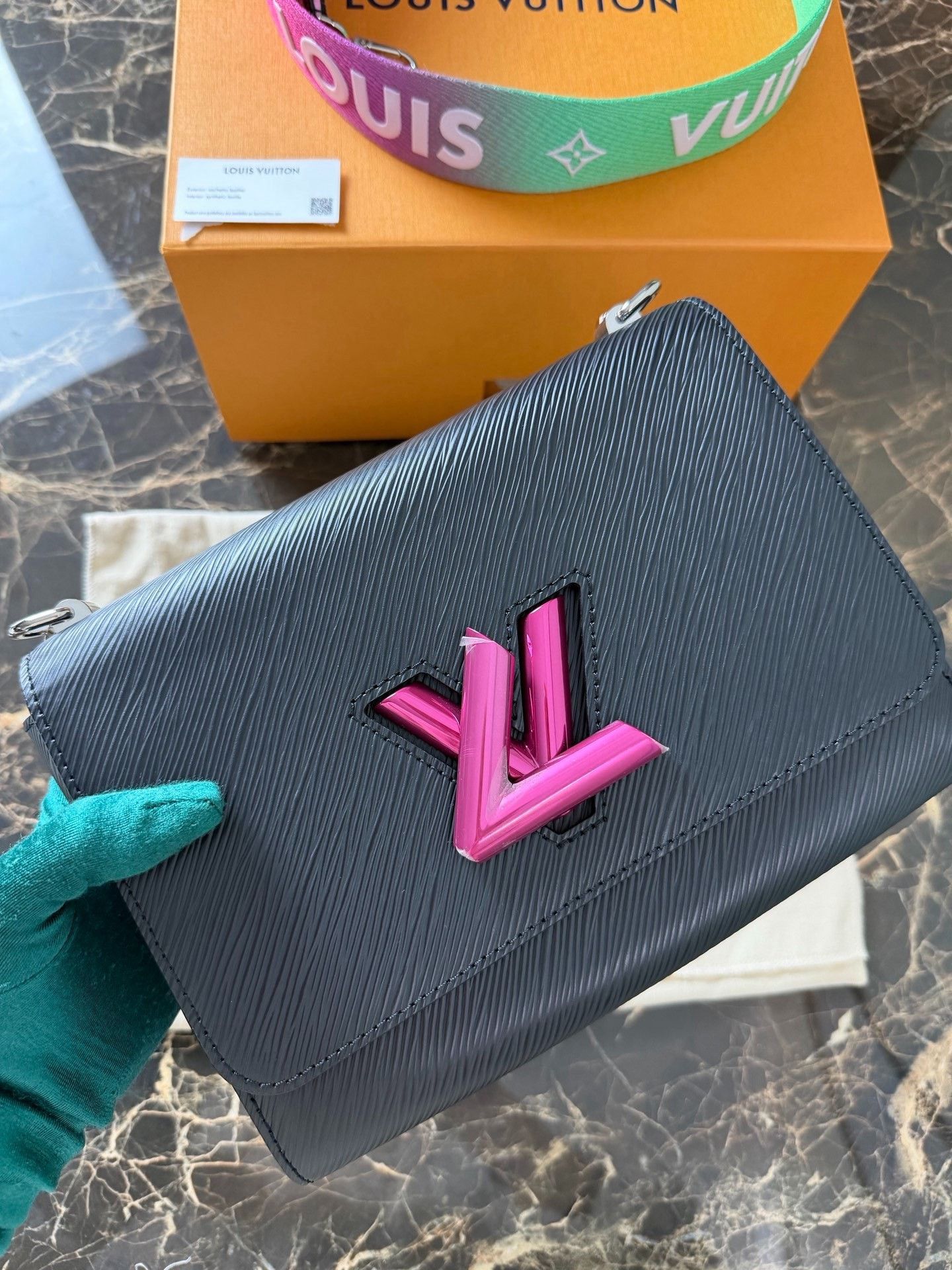 Louis Vuitton LV Twist Handbag Shoulder Crossbody Size ONE SIZE - 5 Thumbnail