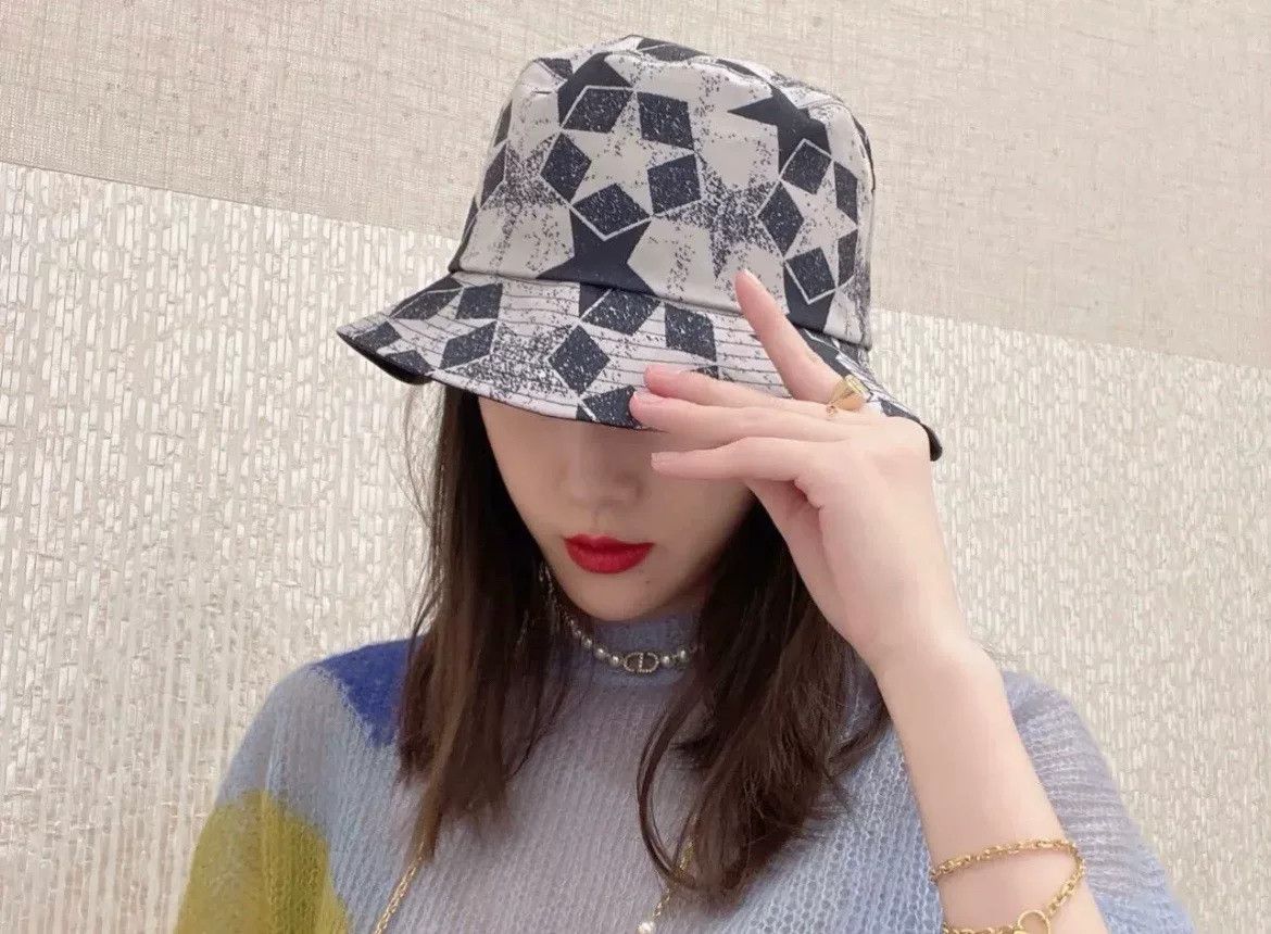 Dior Dior Reversible Bucket Hat Star Logo Navy Size ONE SIZE - 8 Thumbnail