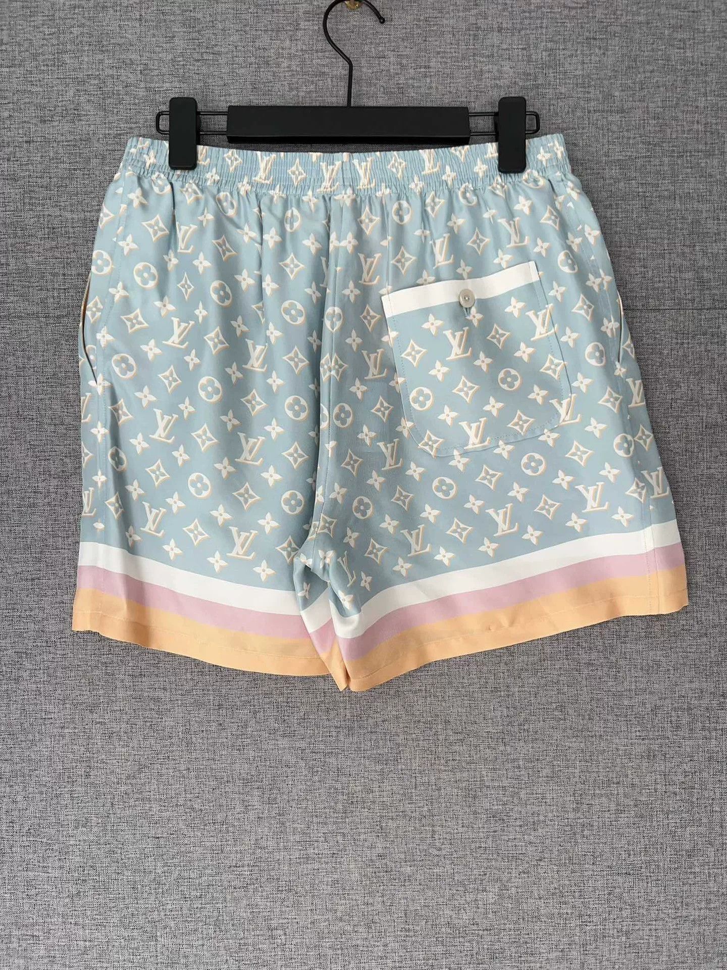 Louis Vuitton LV Monogram Women's Shorts Size 36" / US 14 / IT 50 - 2 Thumbnail