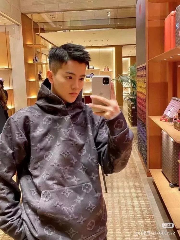 Louis Vuitton LV 2054 Series Full Logo Hoodie Size US L / EU 52-54 / 3 - 5 Thumbnail
