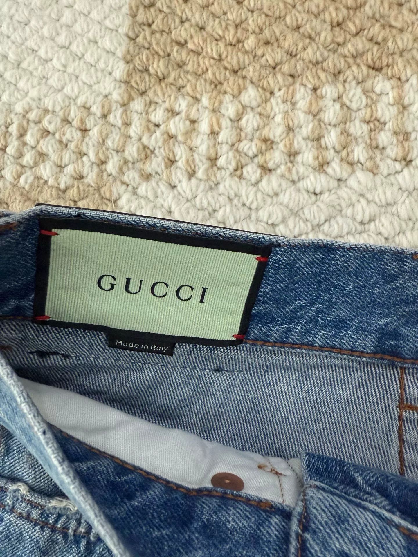 Gucci Gucci Embroidered Apple Denim Shorts Size 25" / US 0 / IT 36 - 4 Thumbnail