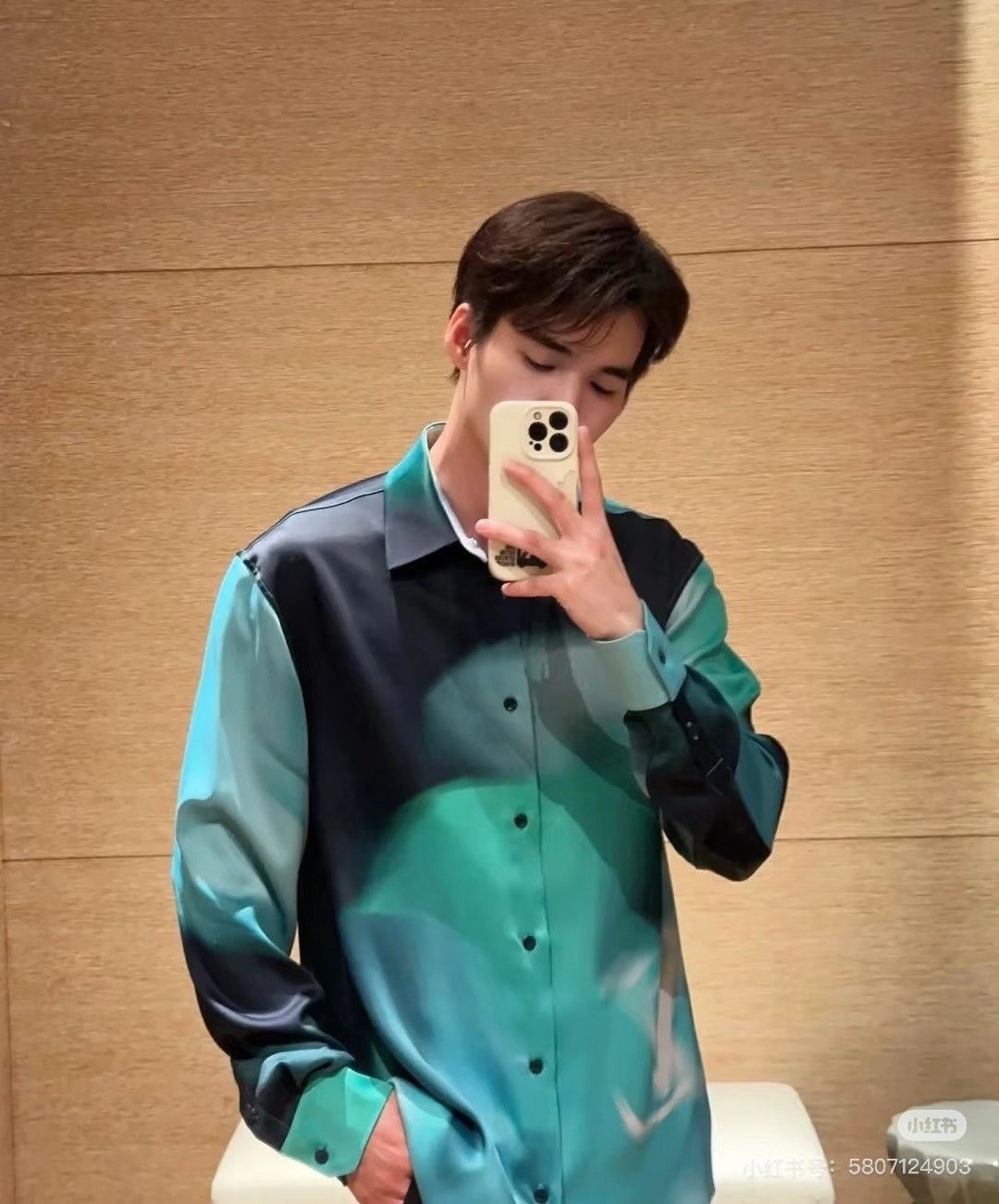 Louis Vuitton LV Men's Gradient Shirt Size US L / EU 52-54 / 3 - 8 Thumbnail