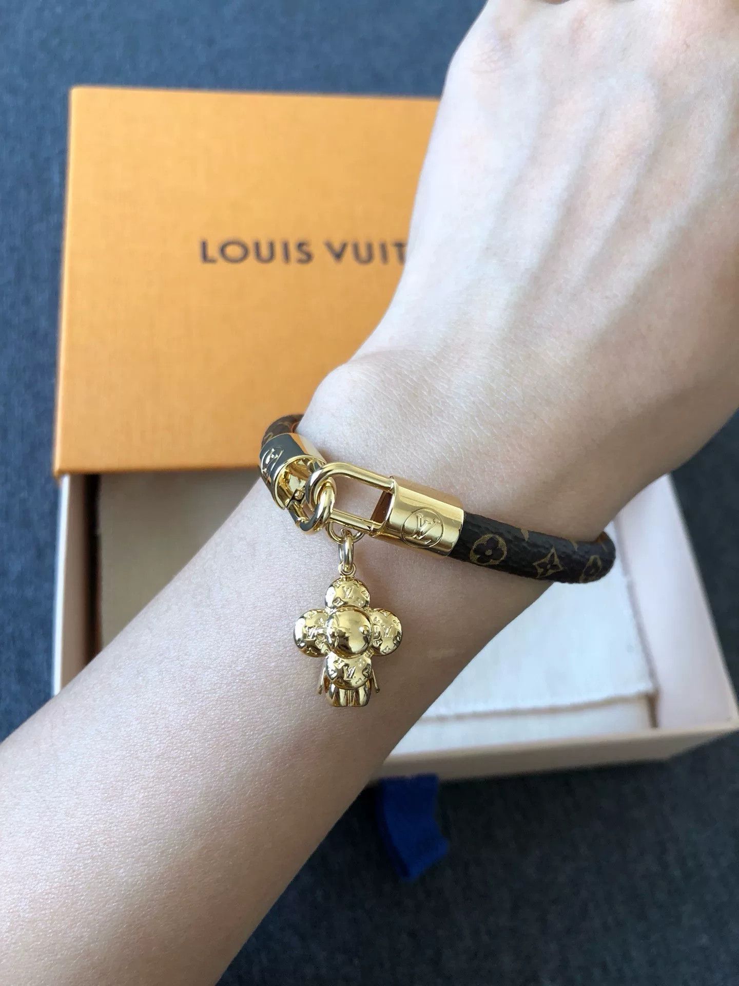 Louis Vuitton LV Monogram Vivan Bracelet Sunflower Size ONE SIZE - 4 Thumbnail