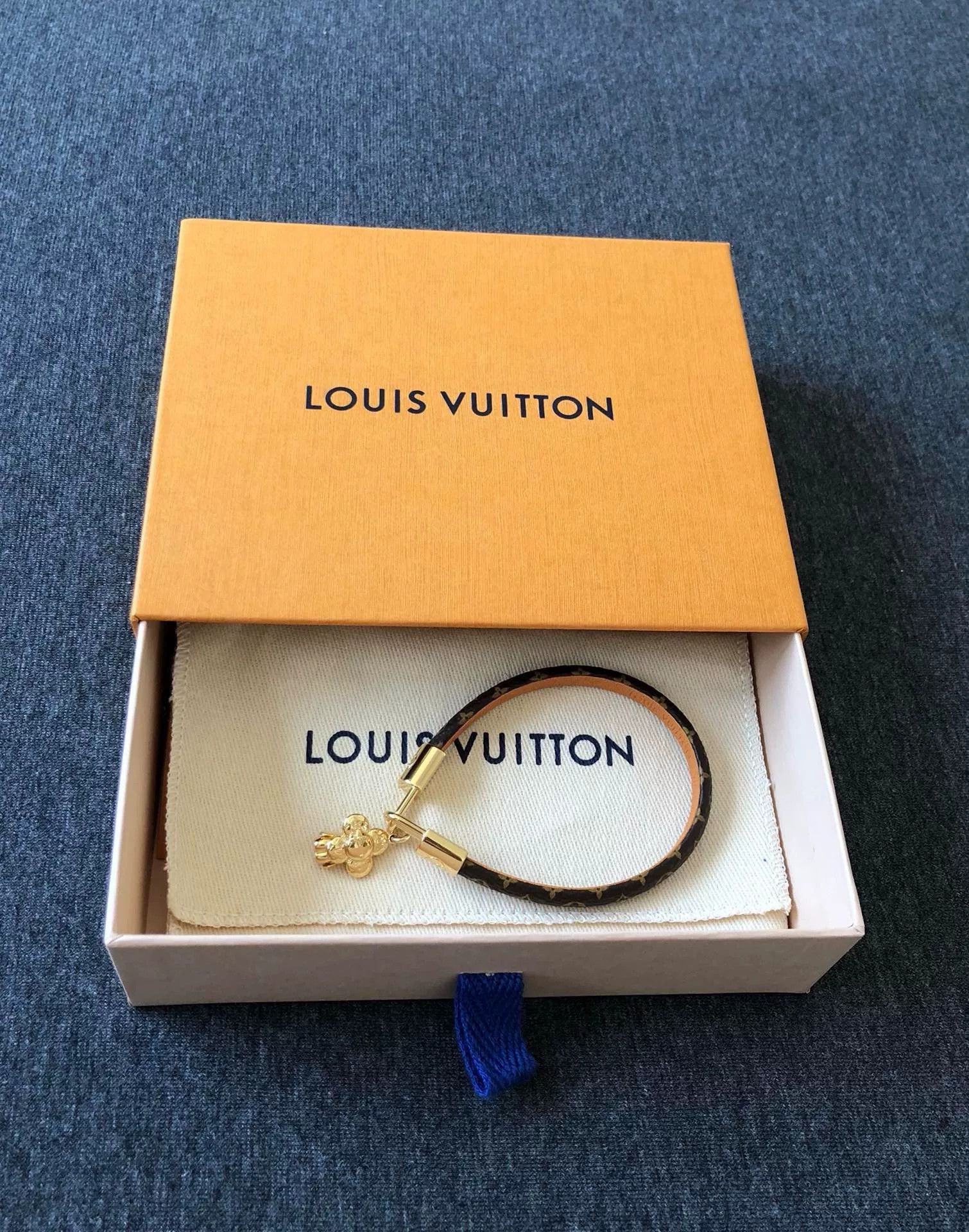 Louis Vuitton LV Monogram Vivan Bracelet Sunflower Size ONE SIZE - 2 Thumbnail