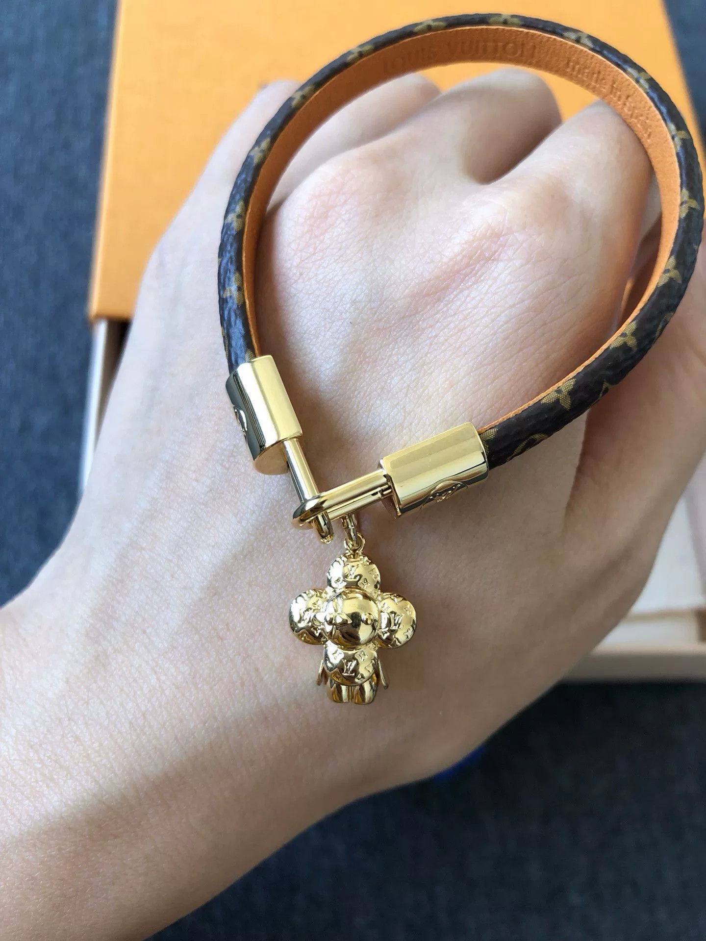 Louis Vuitton LV Monogram Vivan Bracelet Sunflower Size ONE SIZE - 3 Thumbnail
