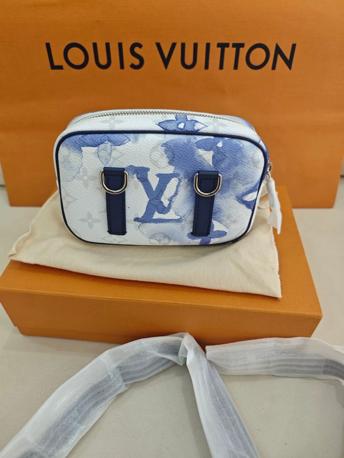 Louis Vuitton Louis Vuitton New Crossbody Bag Size ONE SIZE - 4 Thumbnail