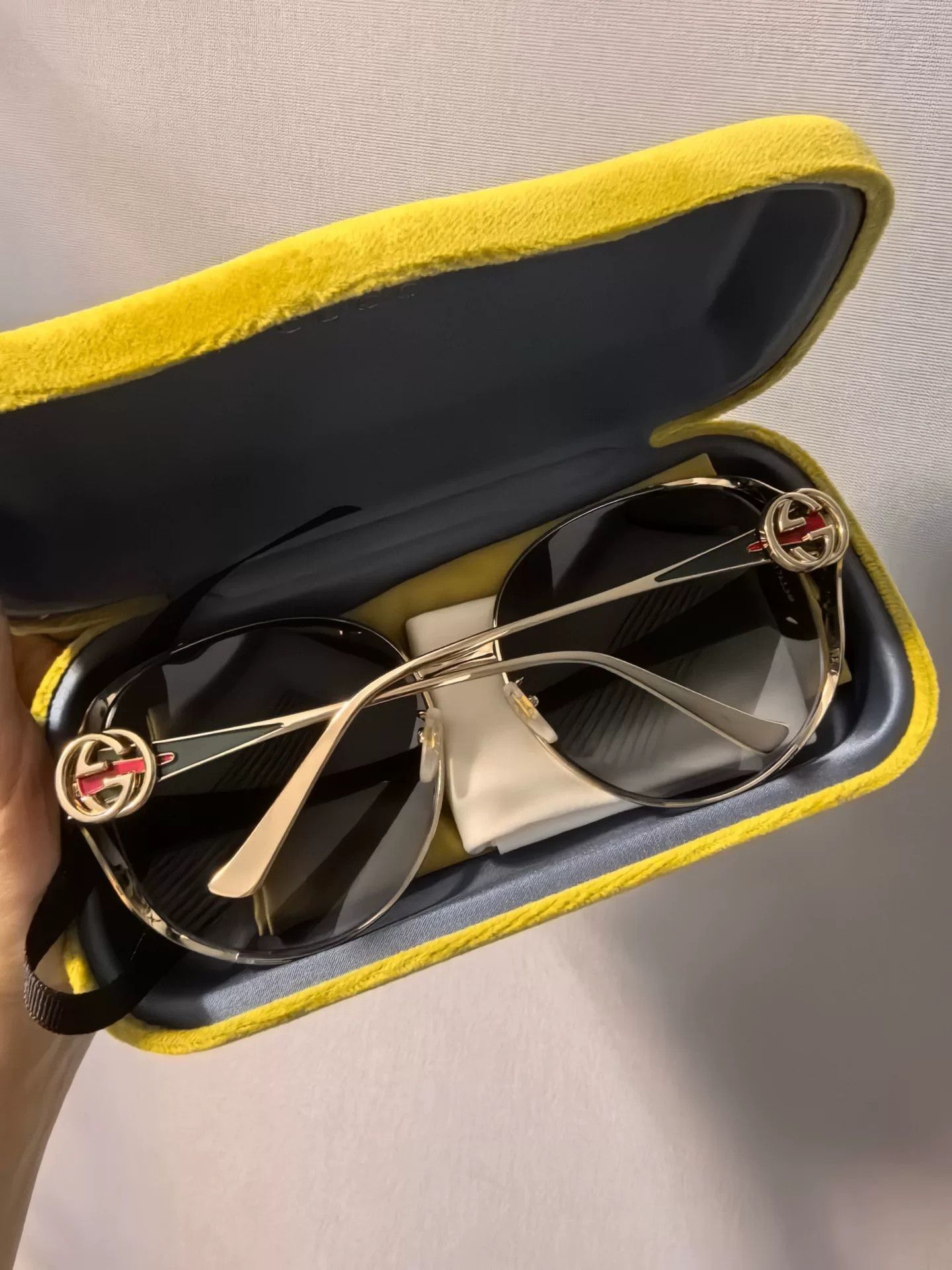 Gucci Gucci Classic Sunglasses Size ONE SIZE - 5 Thumbnail