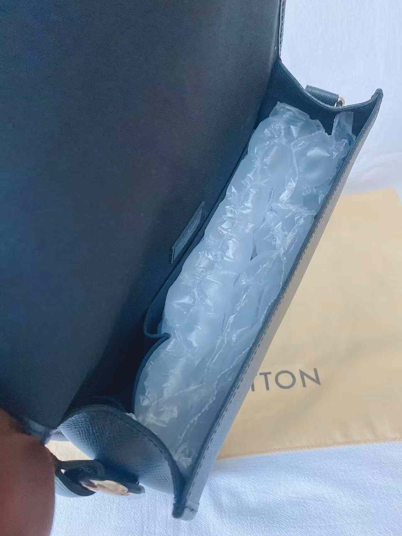 Louis Vuitton LV Gray Leather Flap Messenger Bag Size ONE SIZE - 7 Thumbnail