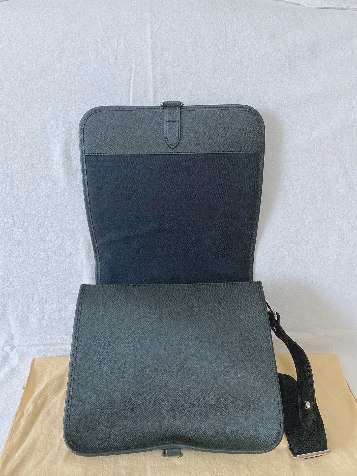 Louis Vuitton LV Gray Leather Flap Messenger Bag Size ONE SIZE - 6 Thumbnail