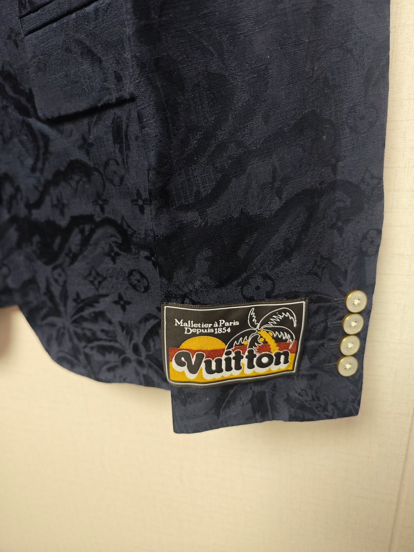 Louis Vuitton LV New Monogram Men's Top Size US M / EU 48-50 / 2 - 5 Thumbnail