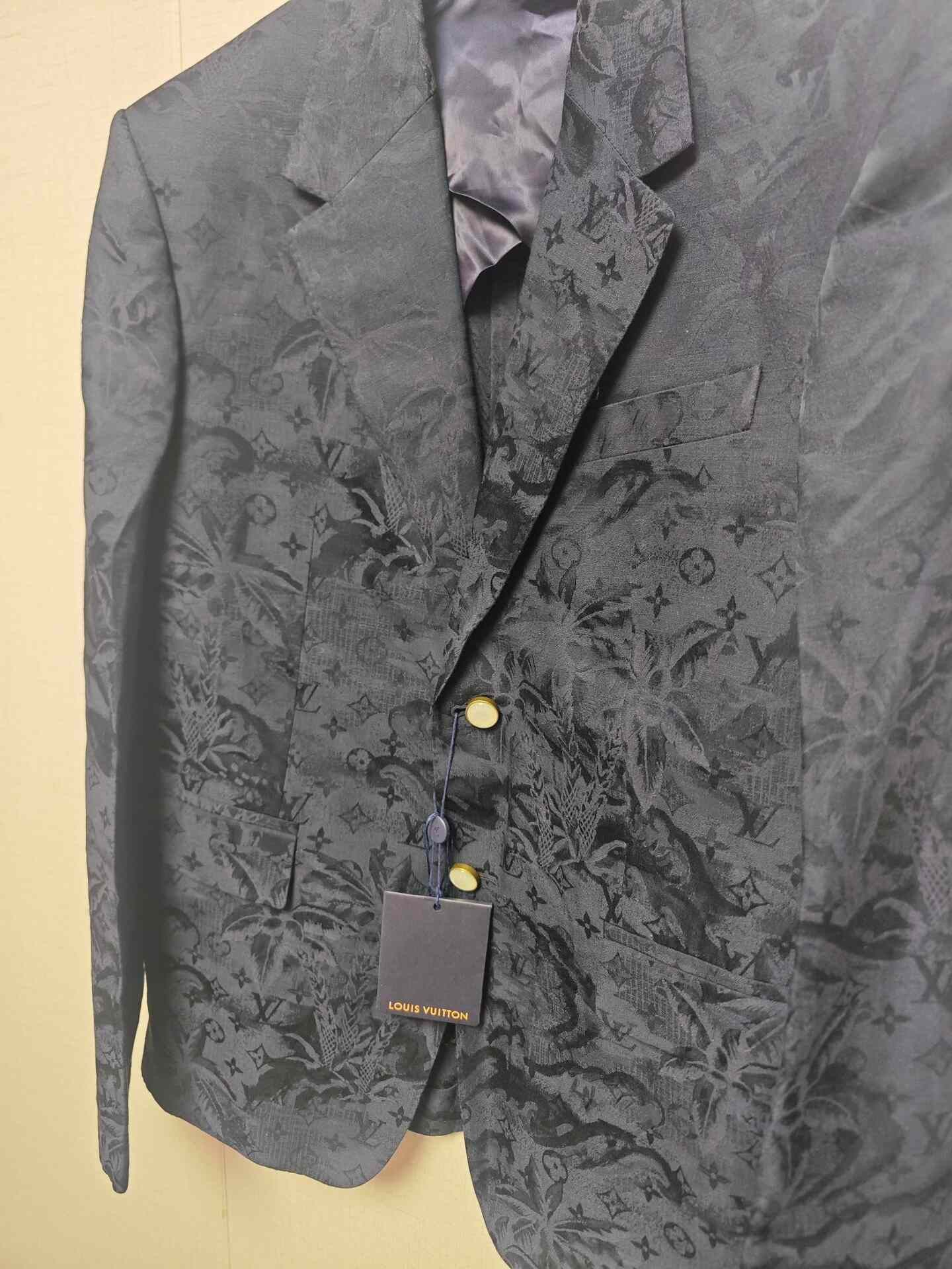 Louis Vuitton LV New Monogram Men's Top Size US M / EU 48-50 / 2 - 3 Thumbnail