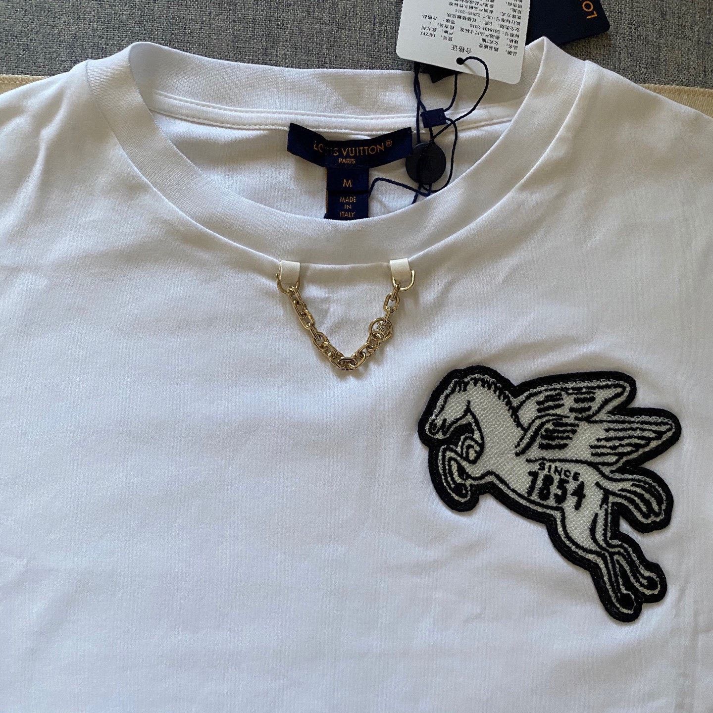 Louis Vuitton LV Pegasus Embroidery White Unisex T-shirt Size US M / EU 48-50 / 2 - 2 Thumbnail