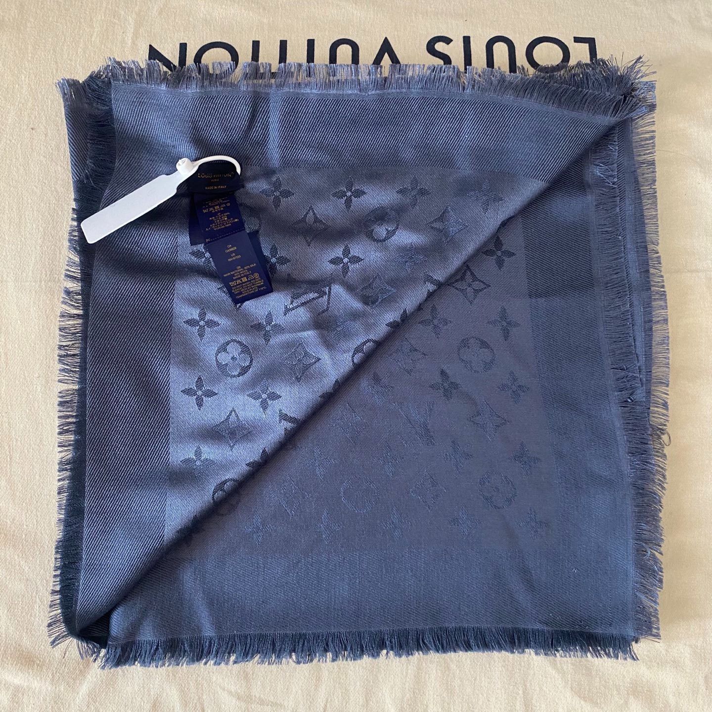 Louis Vuitton LV Women's Square Scarf Shawl Size ONE SIZE - 4 Thumbnail