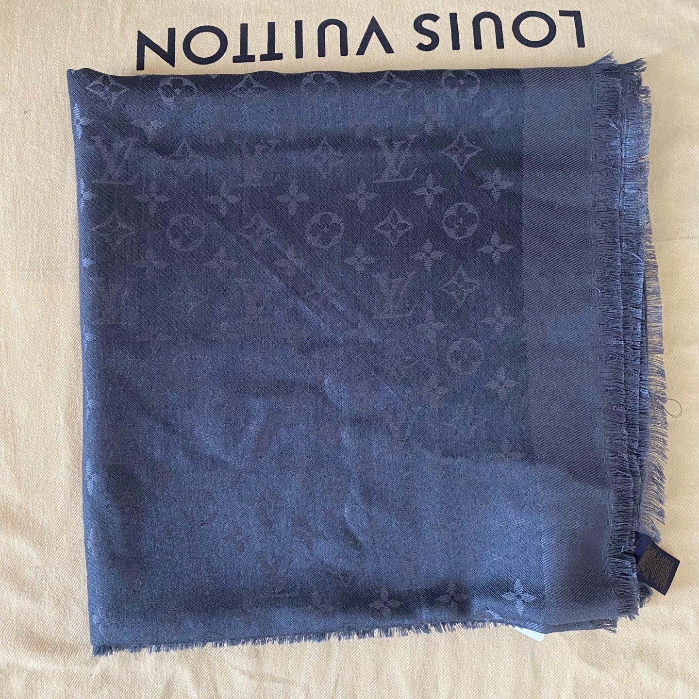 Louis Vuitton LV Women's Square Scarf Shawl Size ONE SIZE - 3 Thumbnail