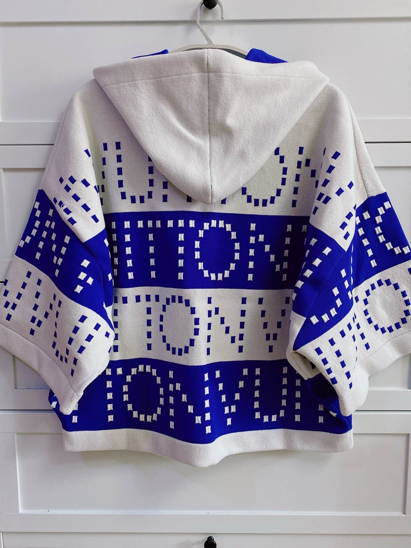 Louis Vuitton LV Women's Letter Knit Sweater Size M / US 6-8 / IT 42-44 - 2 Thumbnail