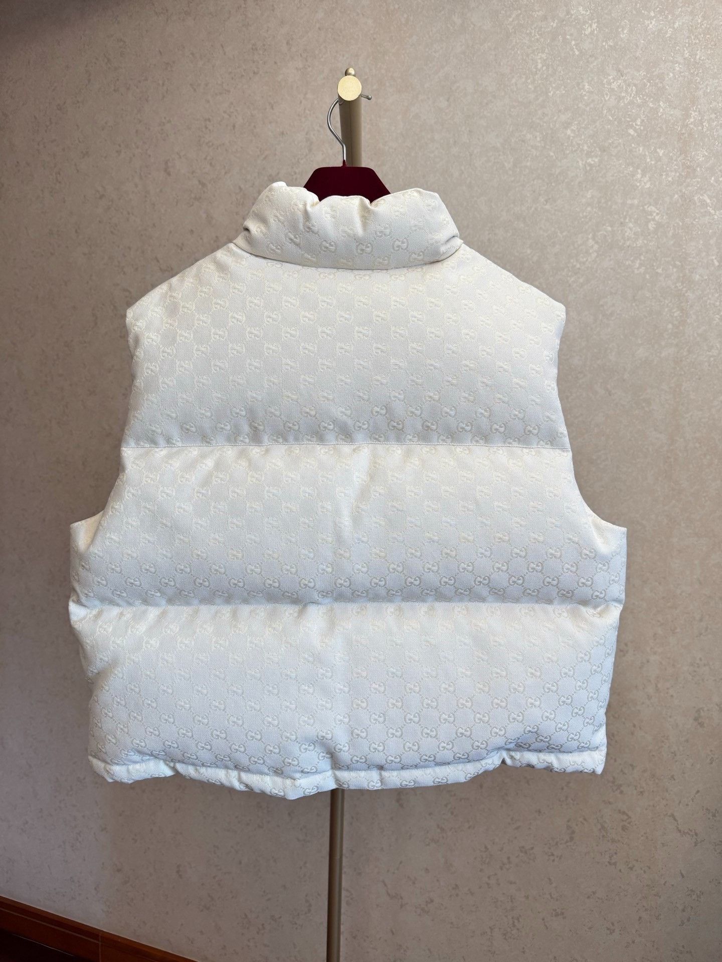 Gucci Gucci Women's Logo Thick Down Vest Size L / US 10 / IT 46 - 3 Thumbnail