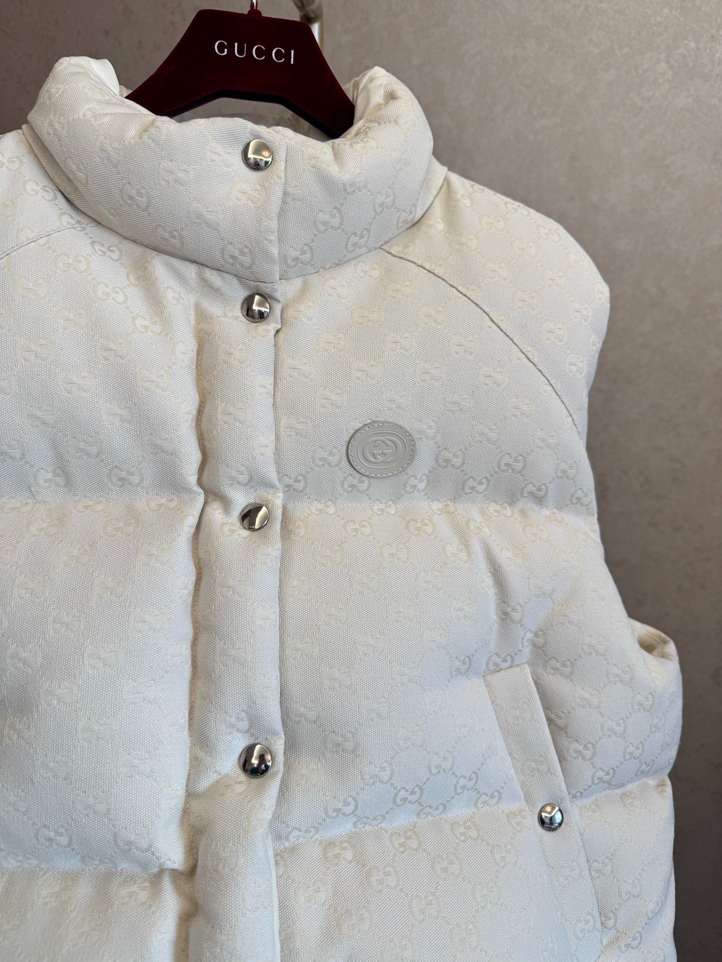 Gucci Gucci Women's Logo Thick Down Vest Size L / US 10 / IT 46 - 2 Thumbnail