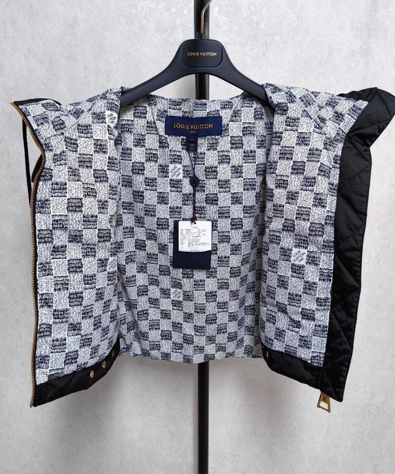 Louis Vuitton LV New Women's Down Vest Size S / US 4 / IT 40 - 2 Thumbnail