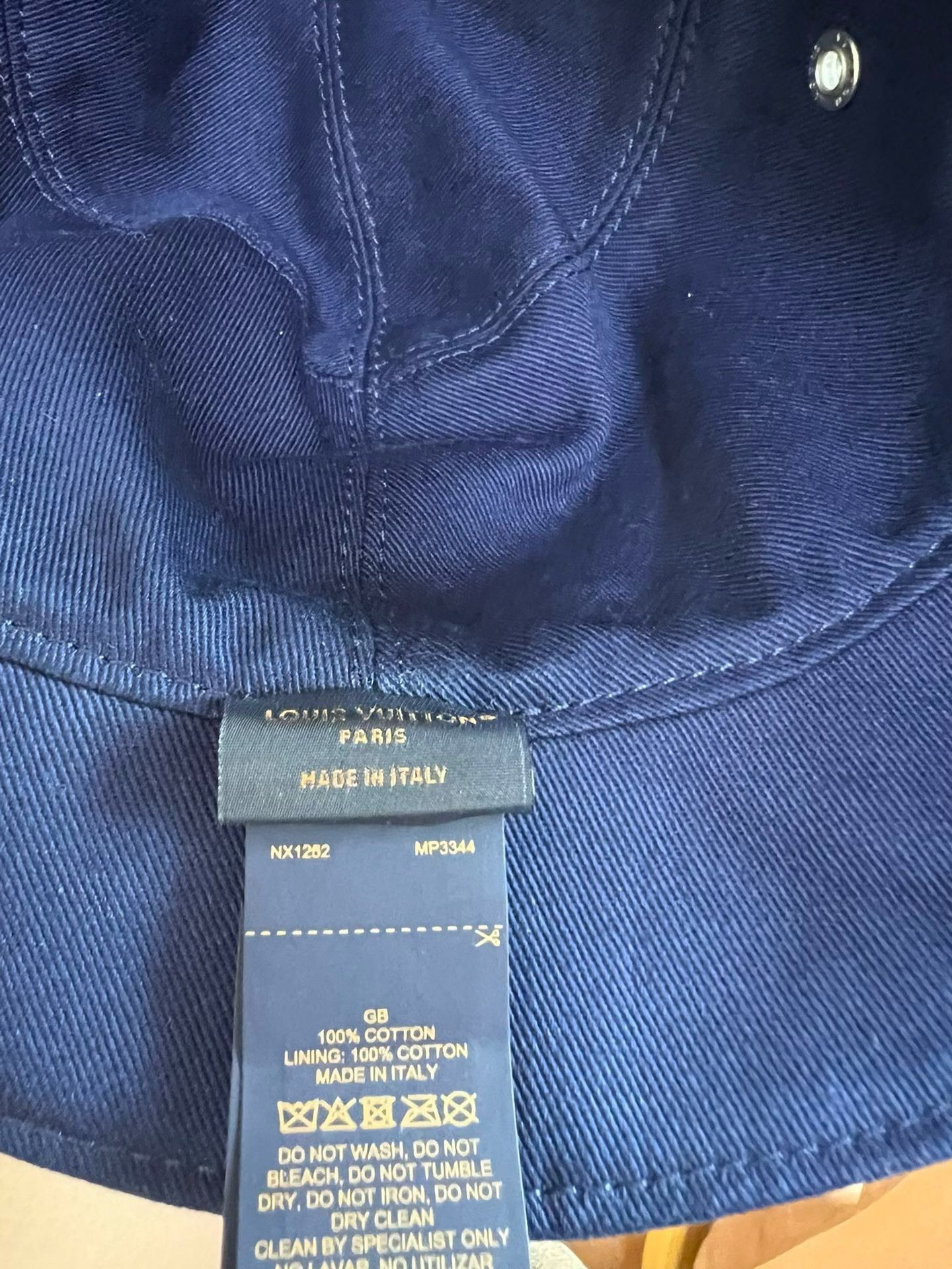 Louis Vuitton Louis Vuitton Reversible Bucket Hat Size ONE SIZE - 7 Thumbnail