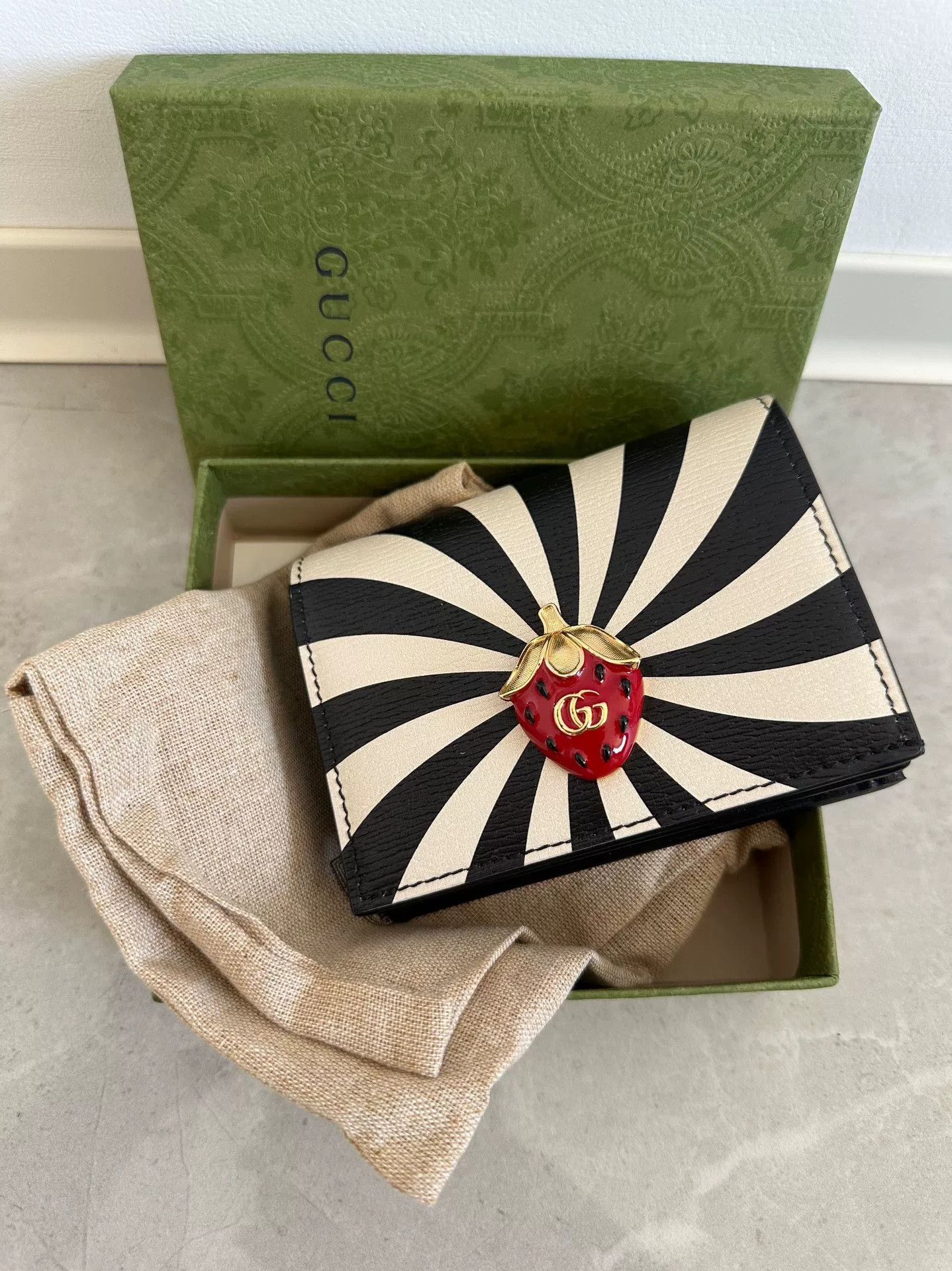 Gucci Gucci Limited Edition Strawberry Card Case Size ONE SIZE - 5 Thumbnail
