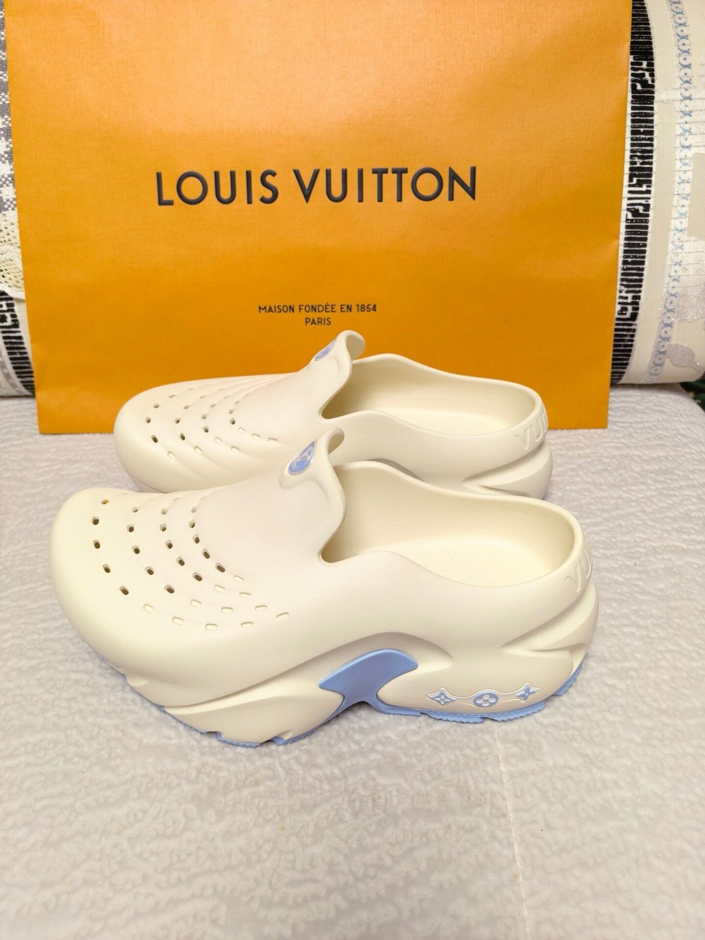 Louis Vuitton LV Men's New Shark Shoes Size US 9 / EU 42 - 2 Thumbnail
