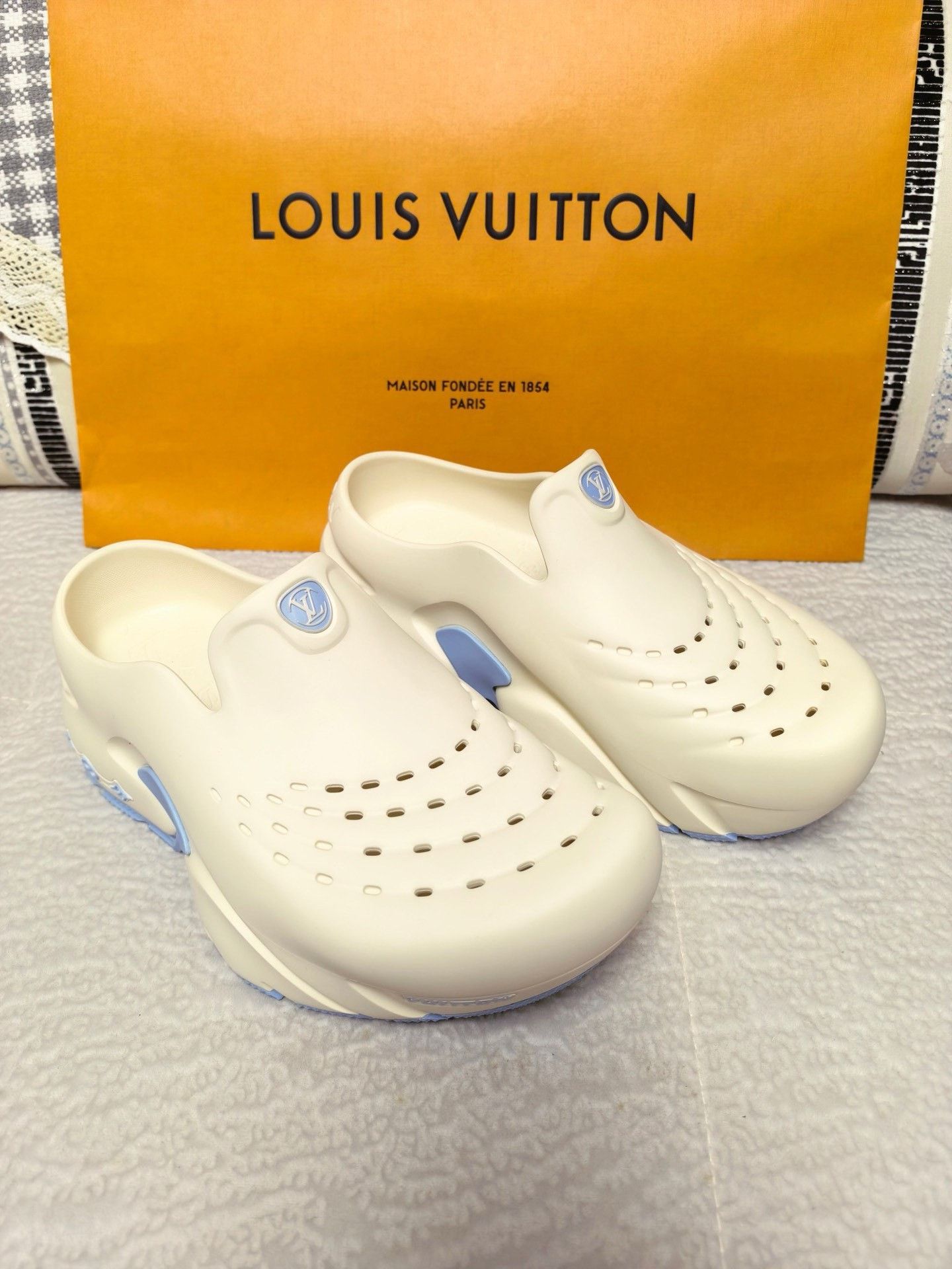 Louis Vuitton LV Men's New Shark Shoes Size US 9 / EU 42 - 5 Thumbnail