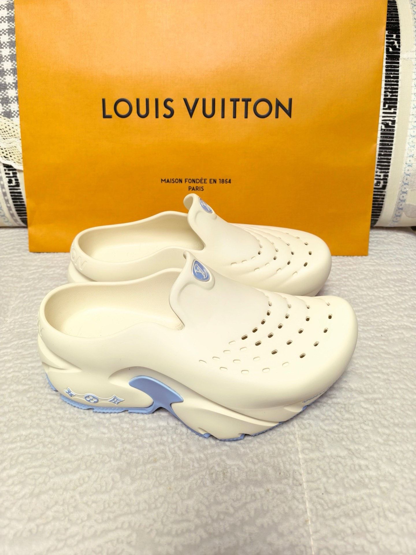Louis Vuitton LV Men's New Shark Shoes Size US 9 / EU 42 - 4 Thumbnail