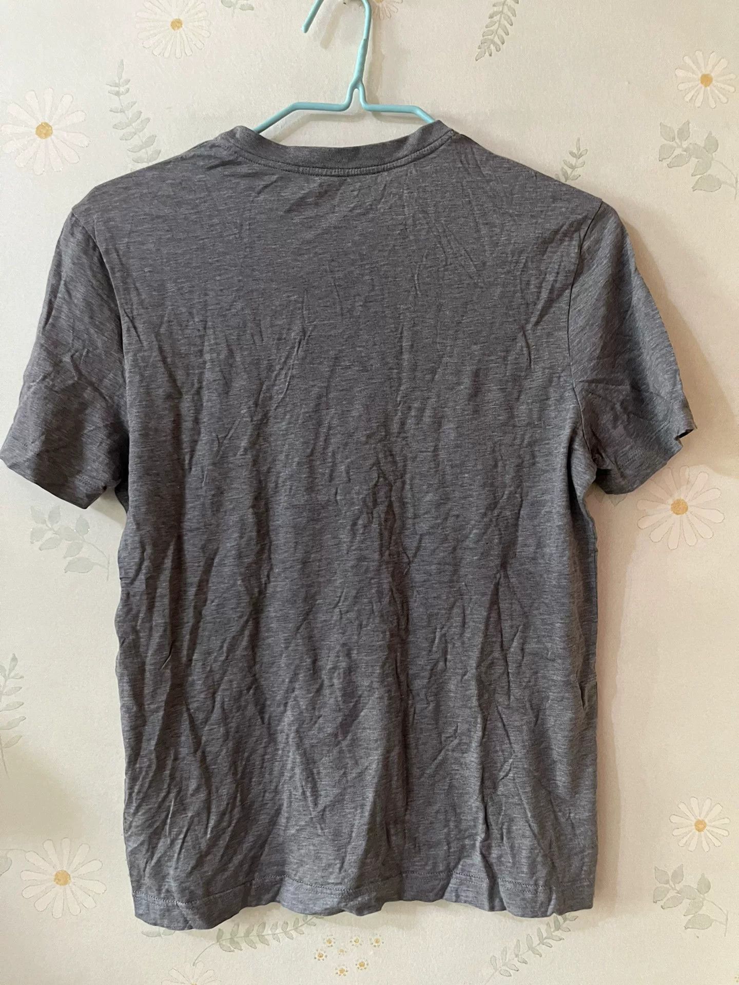 Louis Vuitton LV Gray Hotdog Letter T-shirt Size US S / EU 44-46 / 1 - 4 Thumbnail