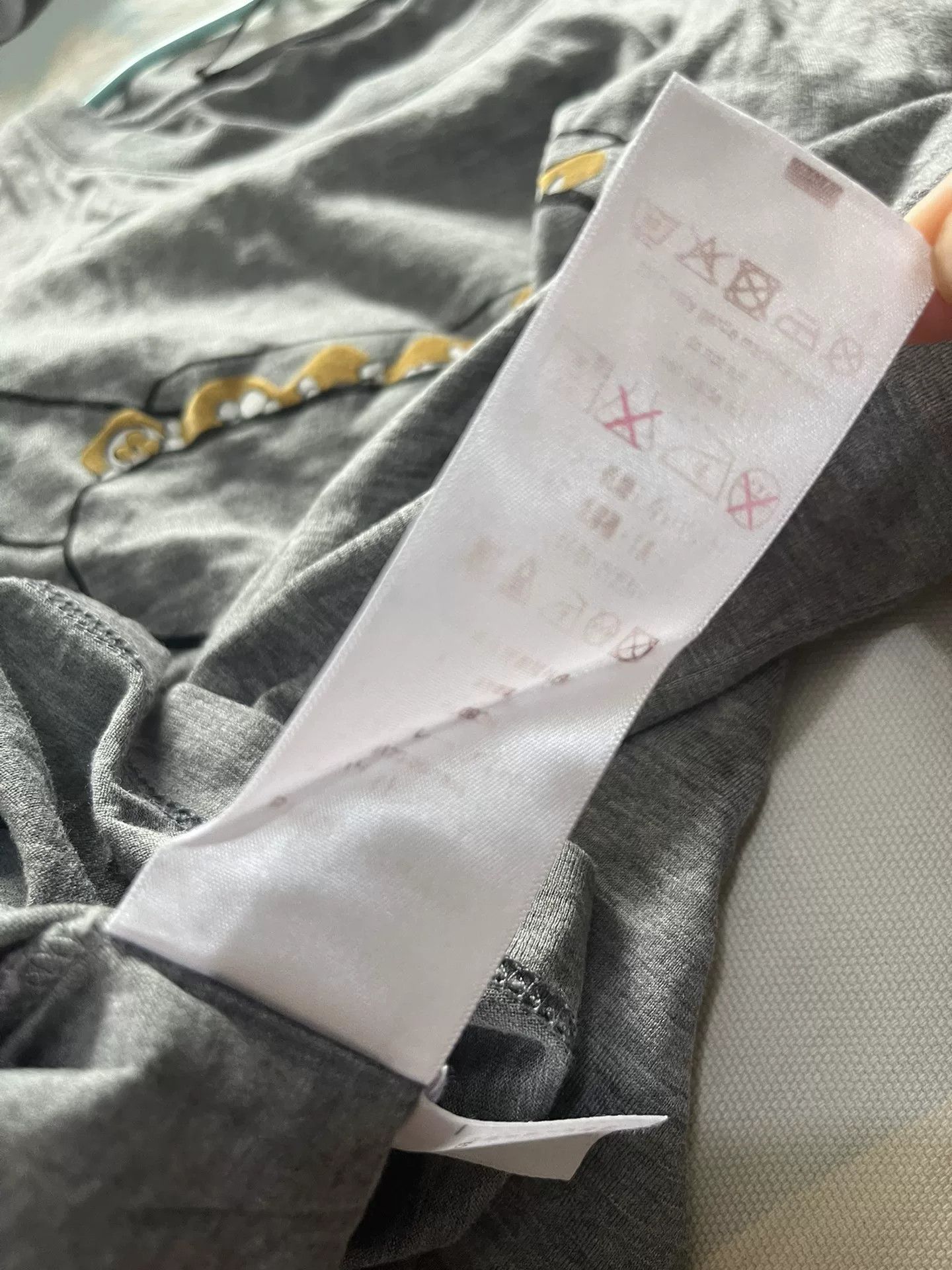 Louis Vuitton LV Gray Hotdog Letter T-shirt Size US S / EU 44-46 / 1 - 6 Thumbnail