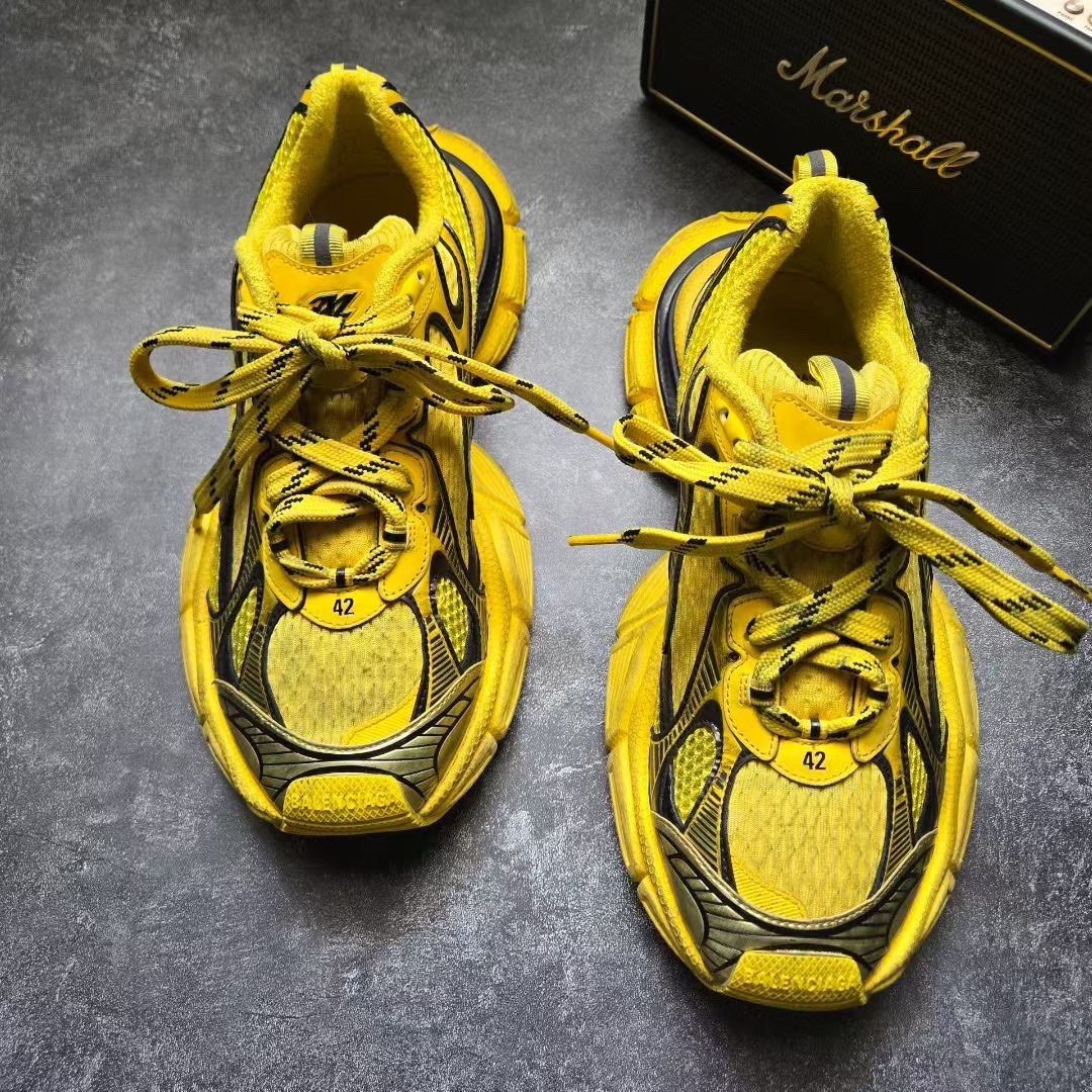 Balenciaga Balenciaga Yellow Lowtop Sneakers XXXL Men Size US 10 / EU 43 - 2 Thumbnail