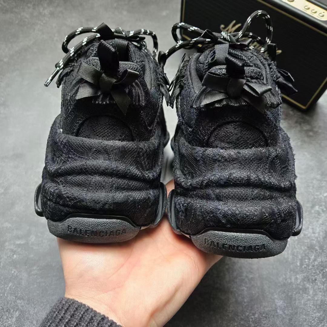 Balenciaga Balenciaga Black Lowtop Sneakers S Women Size US 6 / IT 36 - 2 Thumbnail