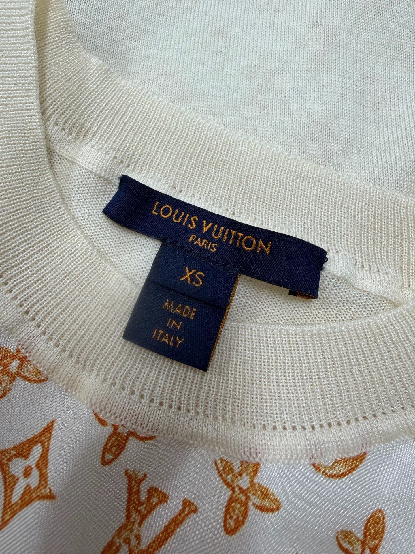 Louis Vuitton Louis Vuitton T-Shirt XS Women Size XS / US 0-2 / IT 36-38 - 4 Thumbnail