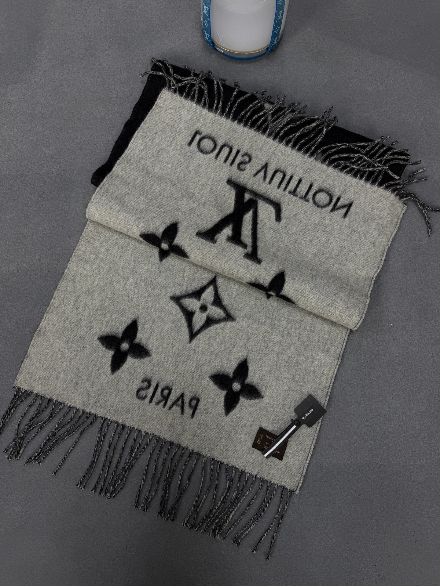 Louis Vuitton Louis Vuitton Gray Scarf L Men Size ONE SIZE - 3 Thumbnail