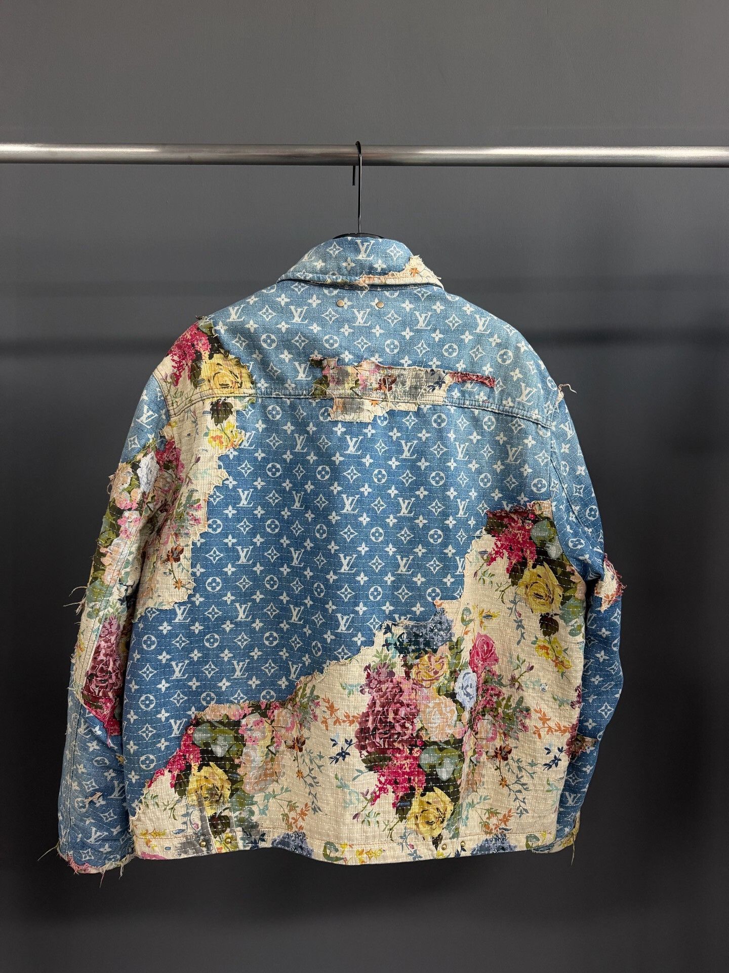 Louis Vuitton Louis Vuitton Floral Heavy Coat Men Size US M / EU 48-50 / 2 - 2 Thumbnail