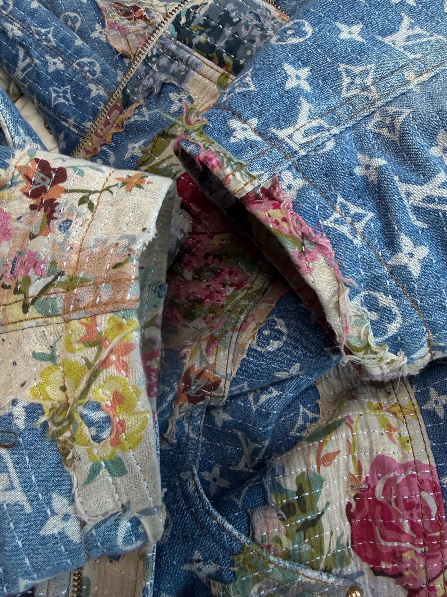 Louis Vuitton Louis Vuitton Floral Heavy Coat Men Size US M / EU 48-50 / 2 - 8 Thumbnail