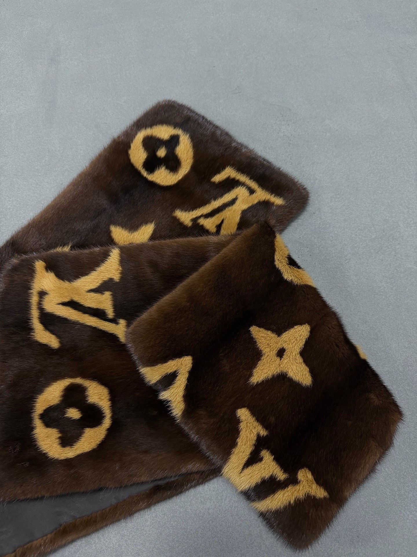 Louis Vuitton Louis Vuitton Retro Beige Scarf Men Size ONE SIZE - 3 Thumbnail