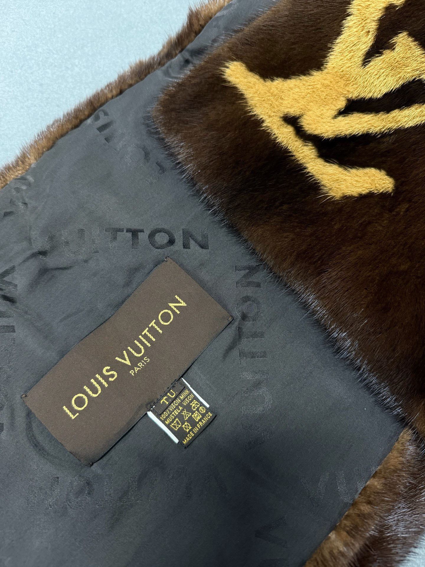 Louis Vuitton Louis Vuitton Retro Beige Scarf Men Size ONE SIZE - 5 Thumbnail